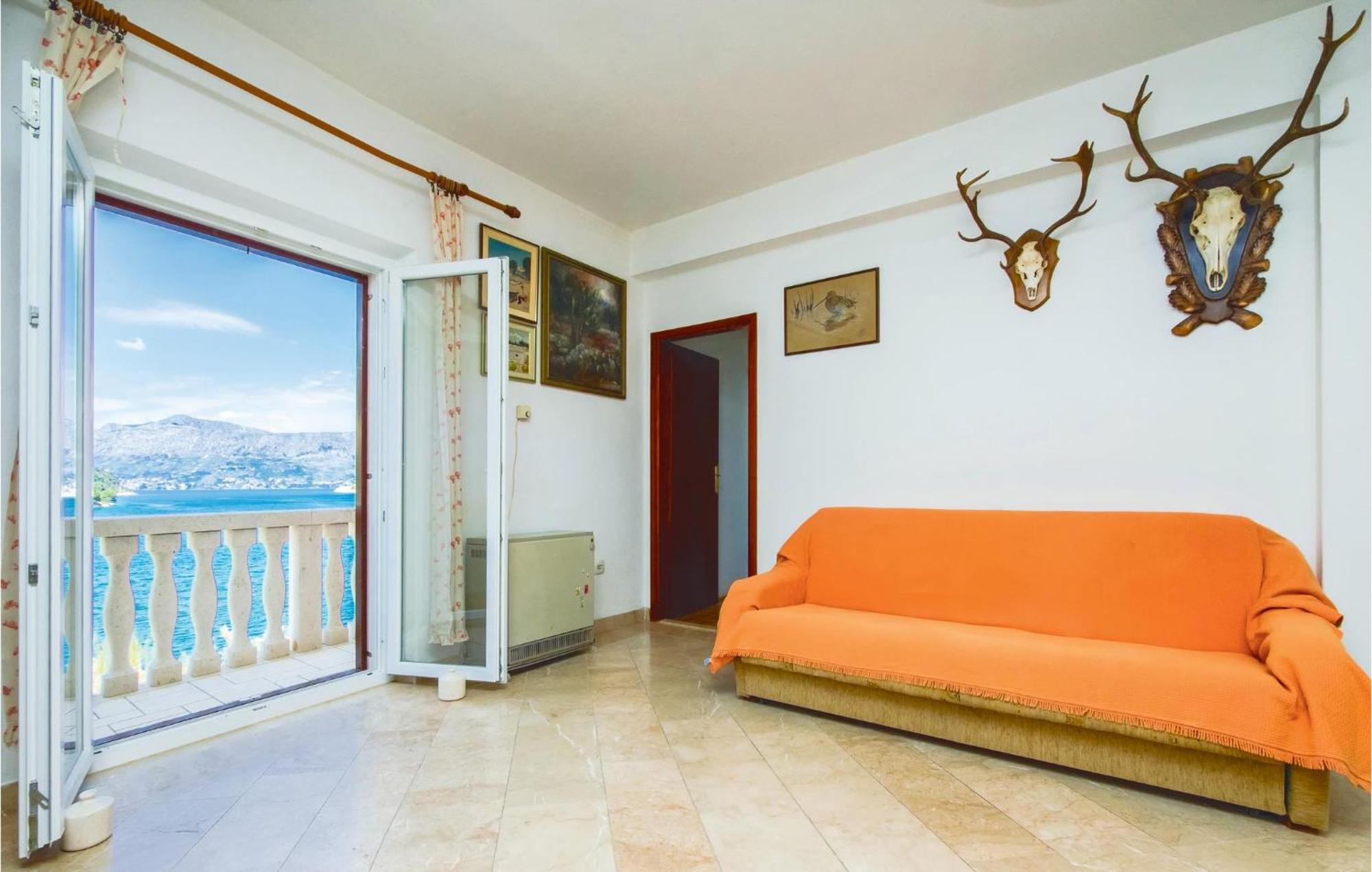 Beautiful Home In Pucisca With Wifi Exterior photo