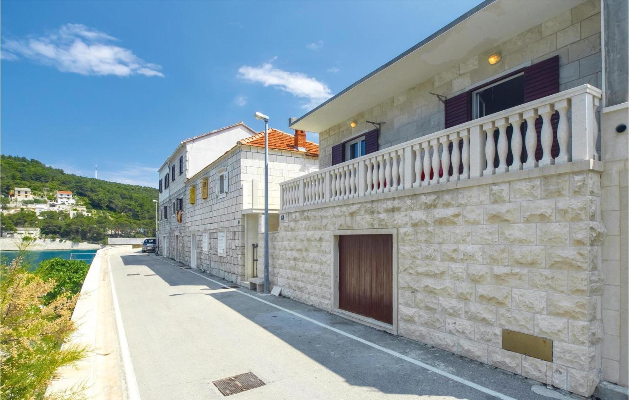 Beautiful Home In Pucisca With Wifi Exterior photo