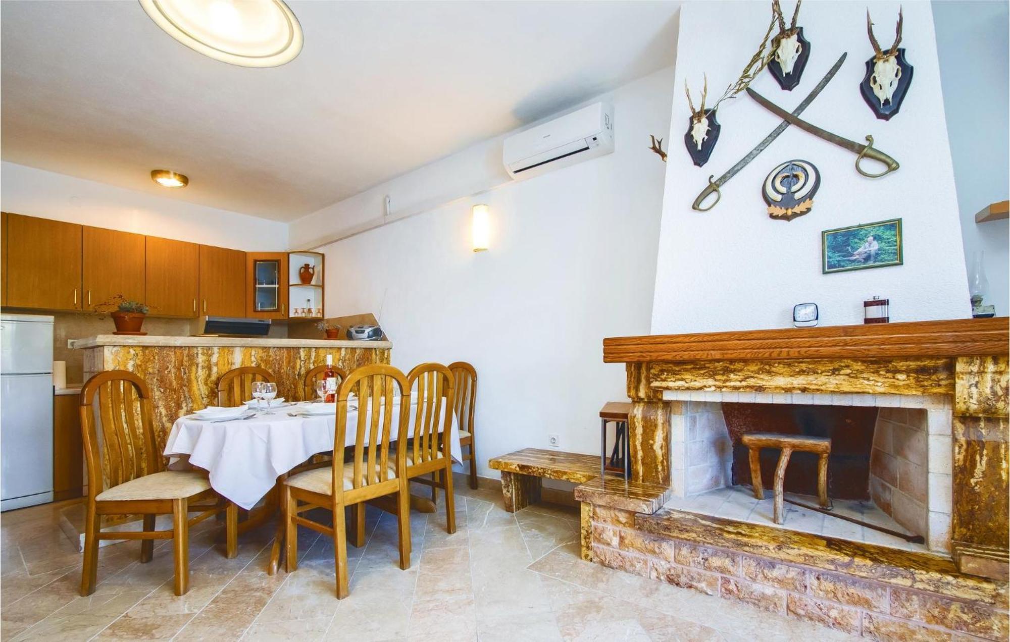 Beautiful Home In Pucisca With Wifi Exterior photo