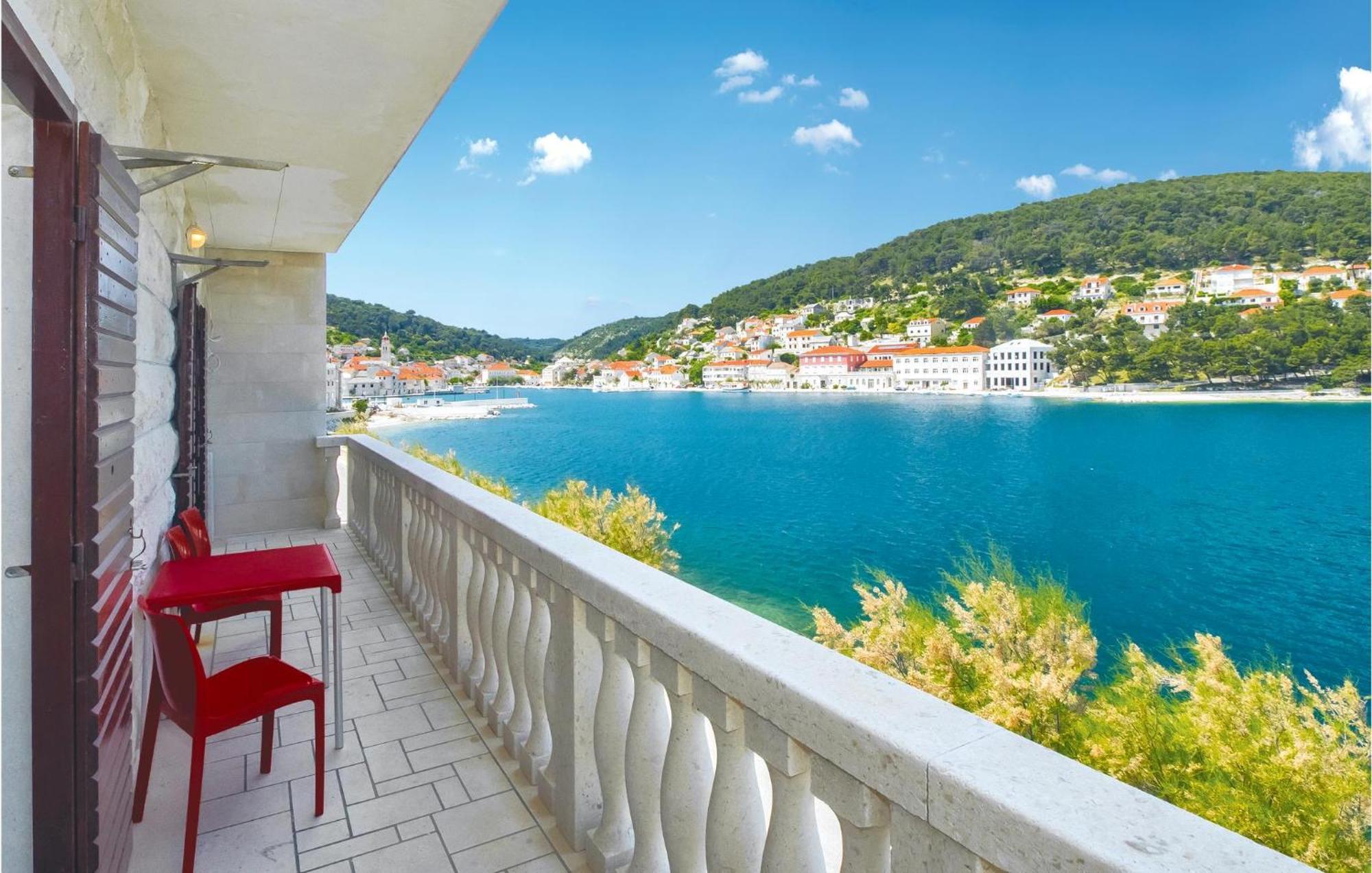 Beautiful Home In Pucisca With Wifi Exterior photo