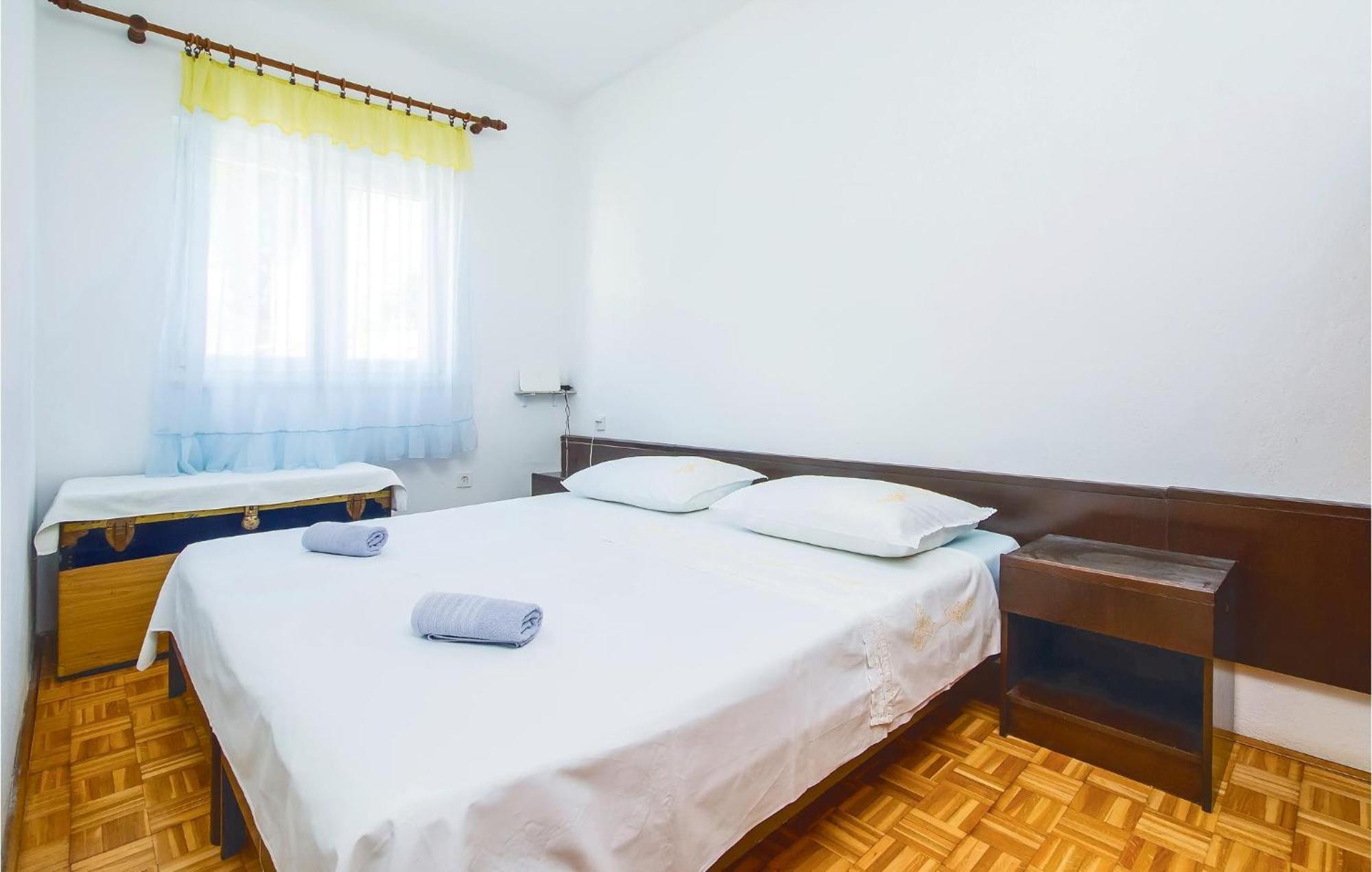 Beautiful Home In Pucisca With Wifi Exterior photo