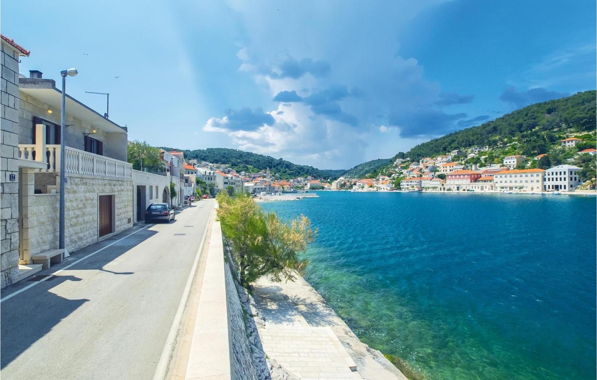 Beautiful Home In Pucisca With Wifi Exterior photo