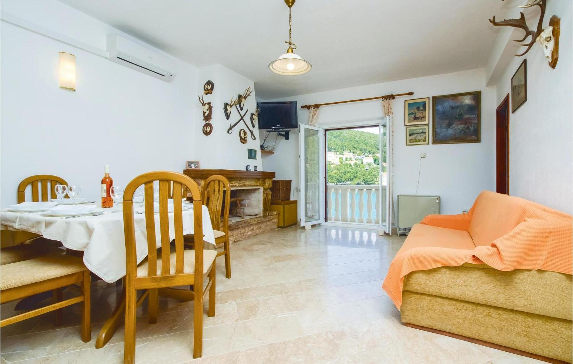 Beautiful Home In Pucisca With Wifi Exterior photo