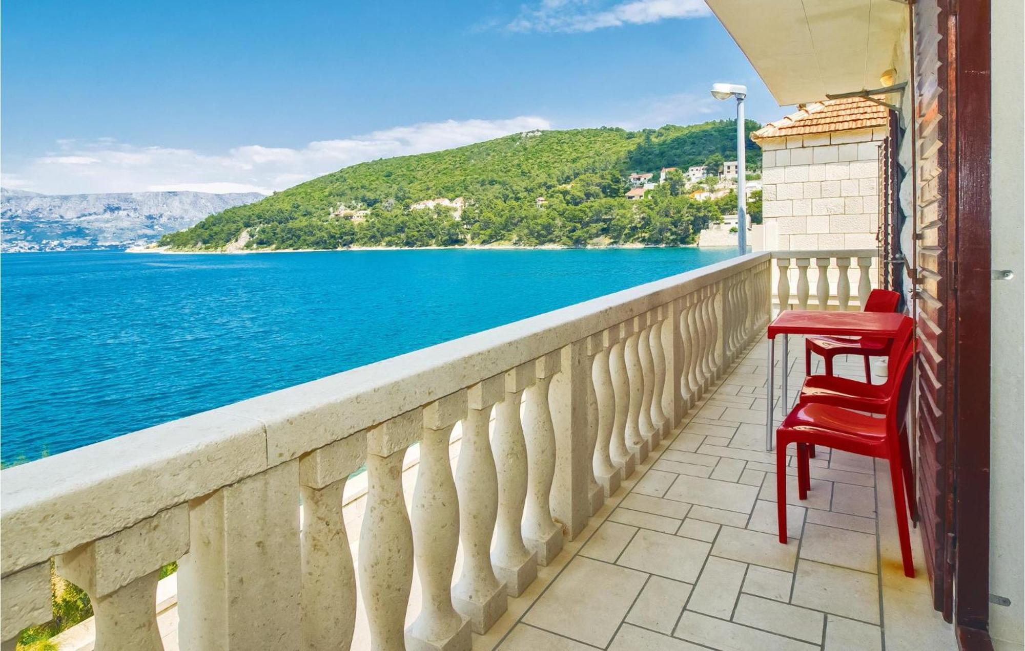 Beautiful Home In Pucisca With Wifi Exterior photo